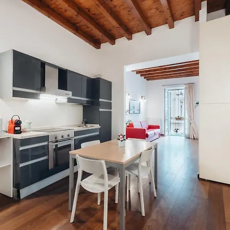 Charming Milan Apartments Brera - Madonnina Exterior photo